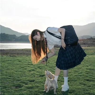 9顶假发的女孩